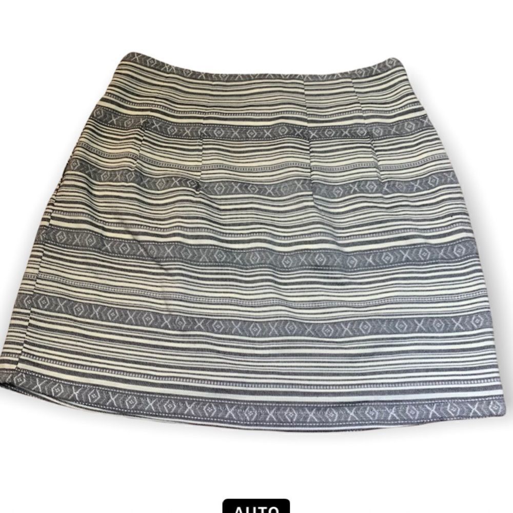 Emmelee Gray and Cream Mini Skirt size Medium